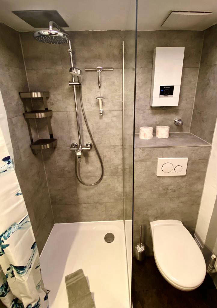 Dusche und WC